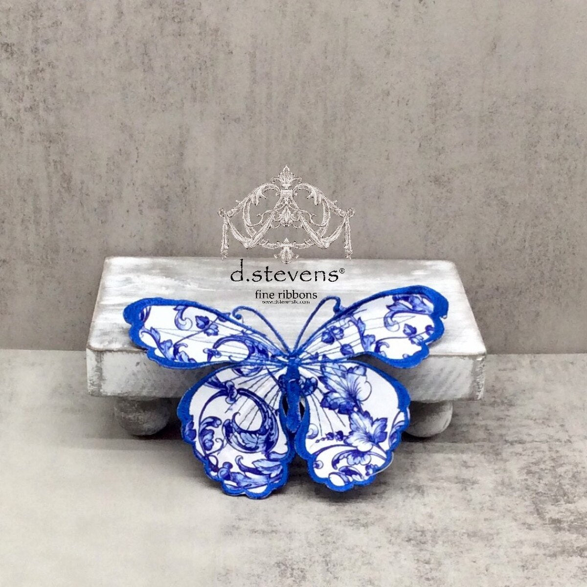 Blue and White Acanthus Scroll Chinoiserie Butterfly Clip - My Christmas