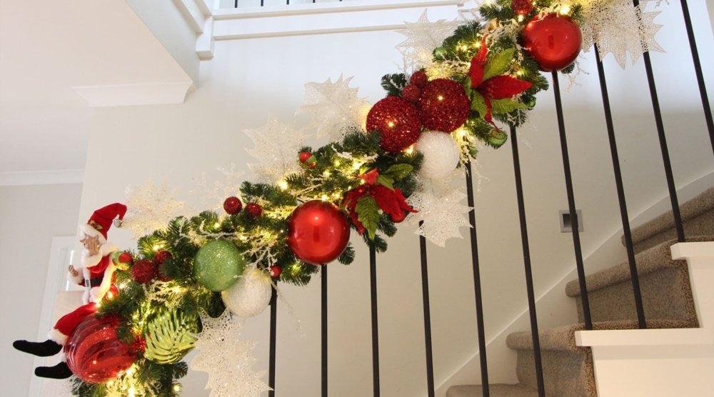 How to make a Staircase Garland - 2014 - My Christmas