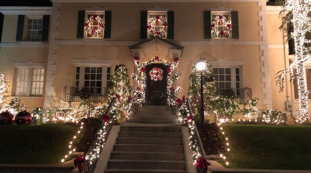 Visiting Dyker Heights Christmas Lights - My Christmas