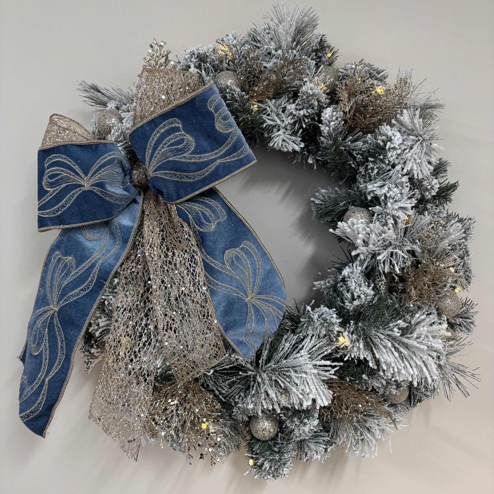 Bluebell Manor with Bow Wreath - 60cm - My Christmas
