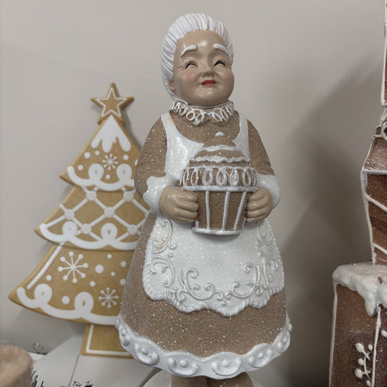 Piped Gingerbread Mrs Claus with Cake - My Christmas